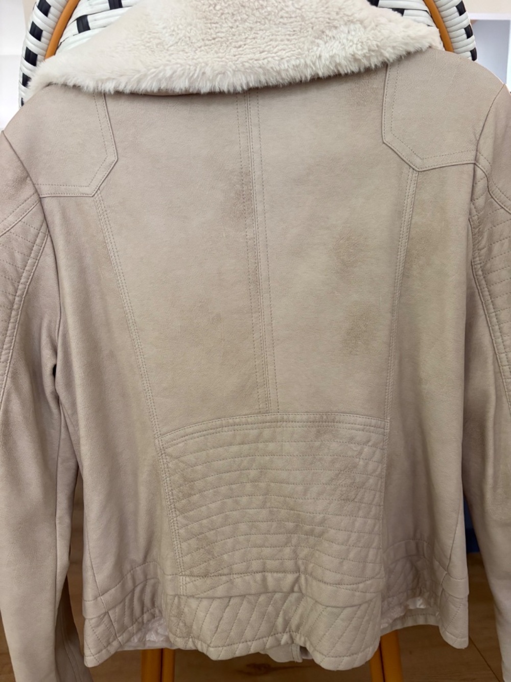 Woman jacket - Picture 4 of 5
